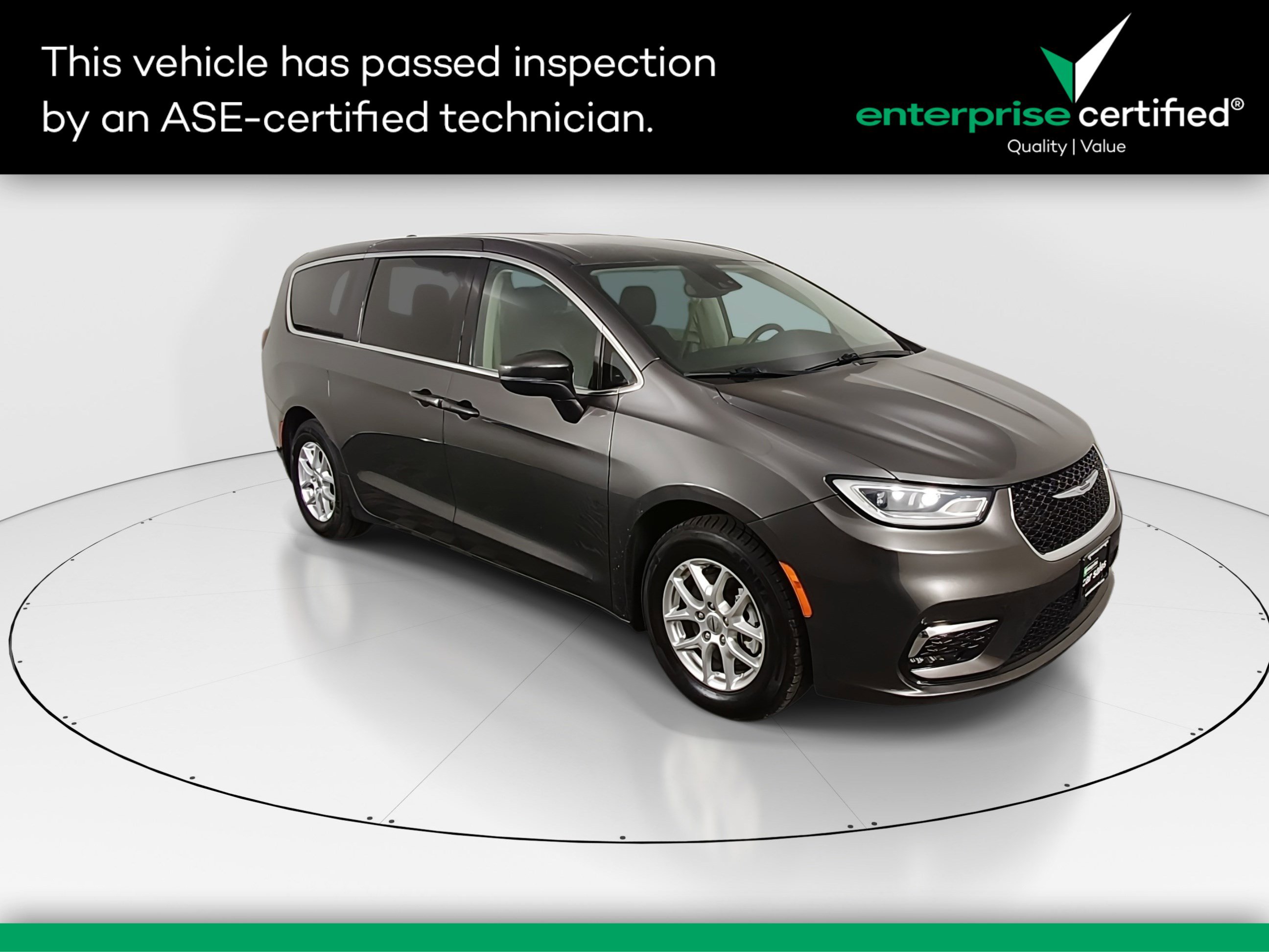 2023 Chrysler Pacifica Touring L's photo