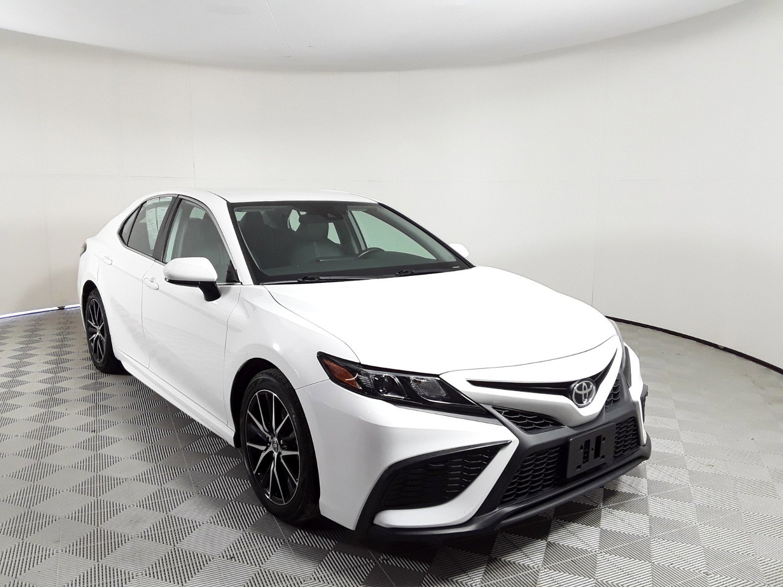 2021 Toyota Camry SE Auto