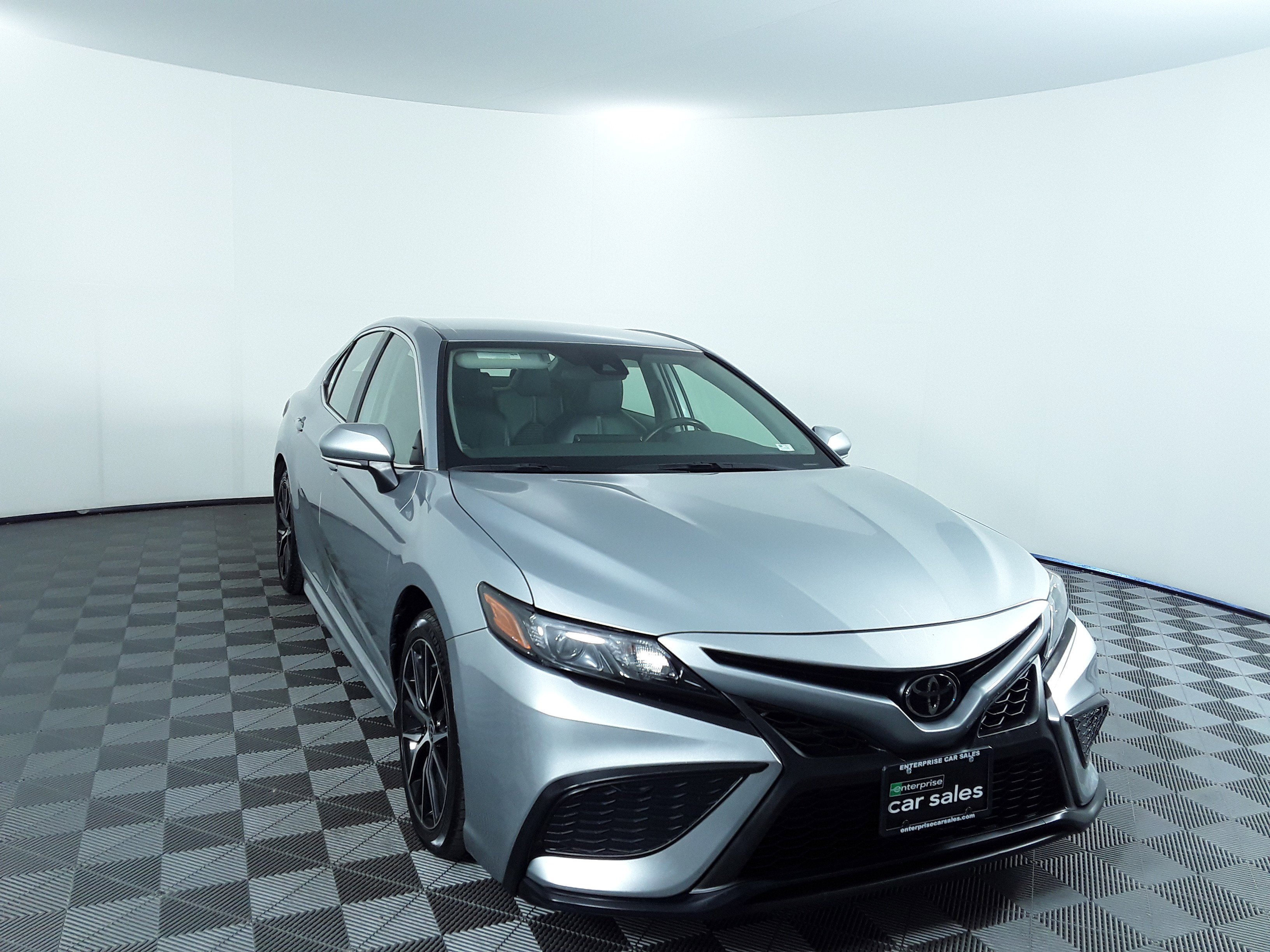 Used 2023 Toyota Camry SE Auto