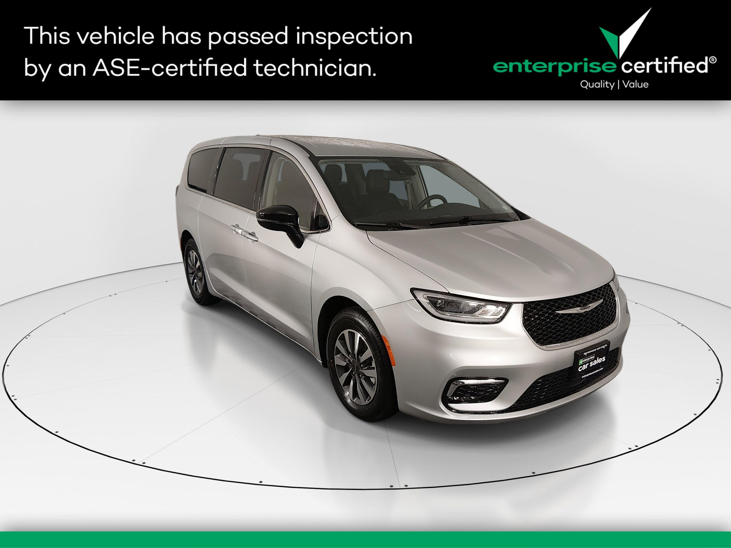 2024 Chrysler Pacifica PHEV Select's photo