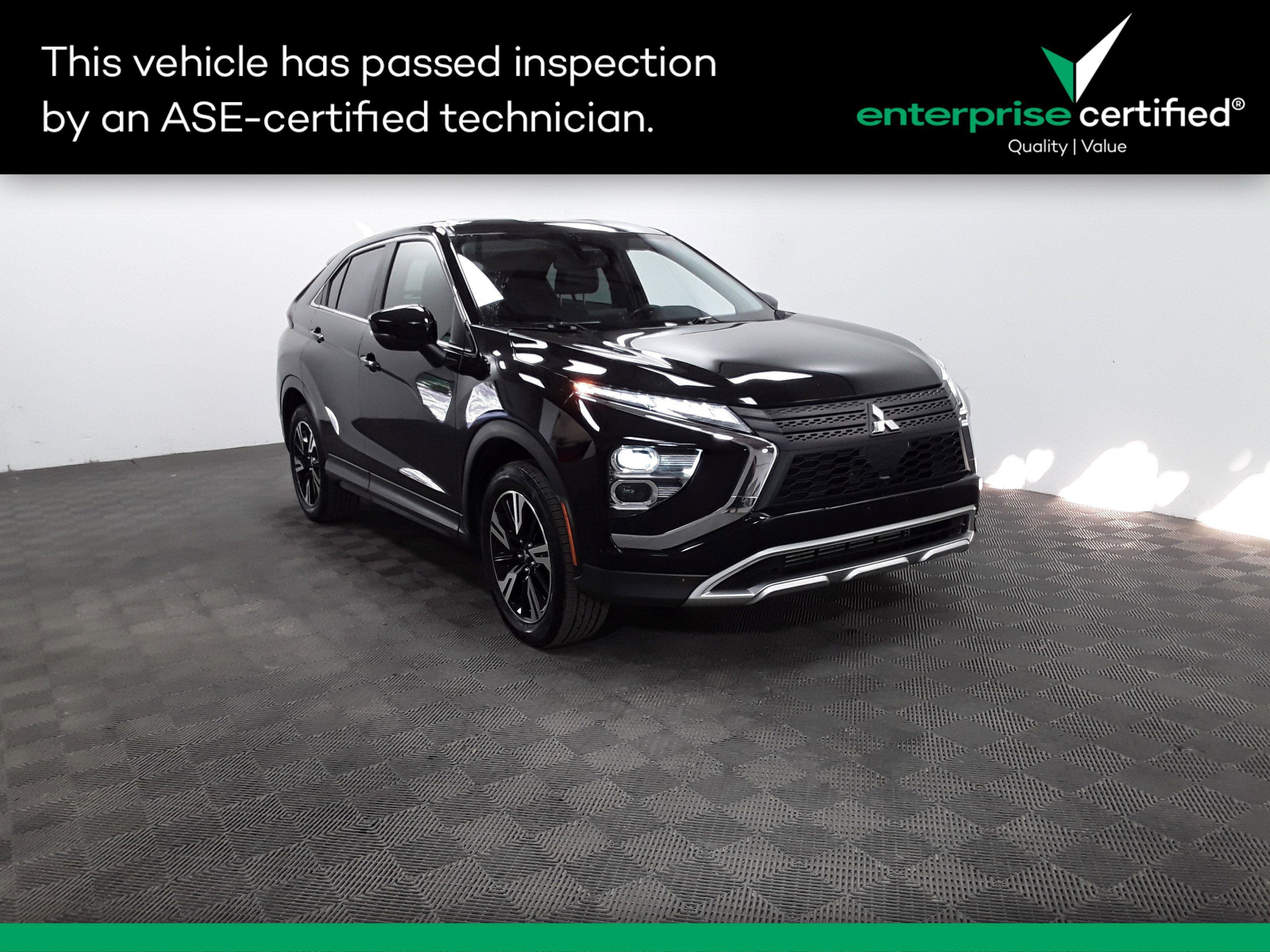 2024 Mitsubishi Eclipse Cross SE's photo