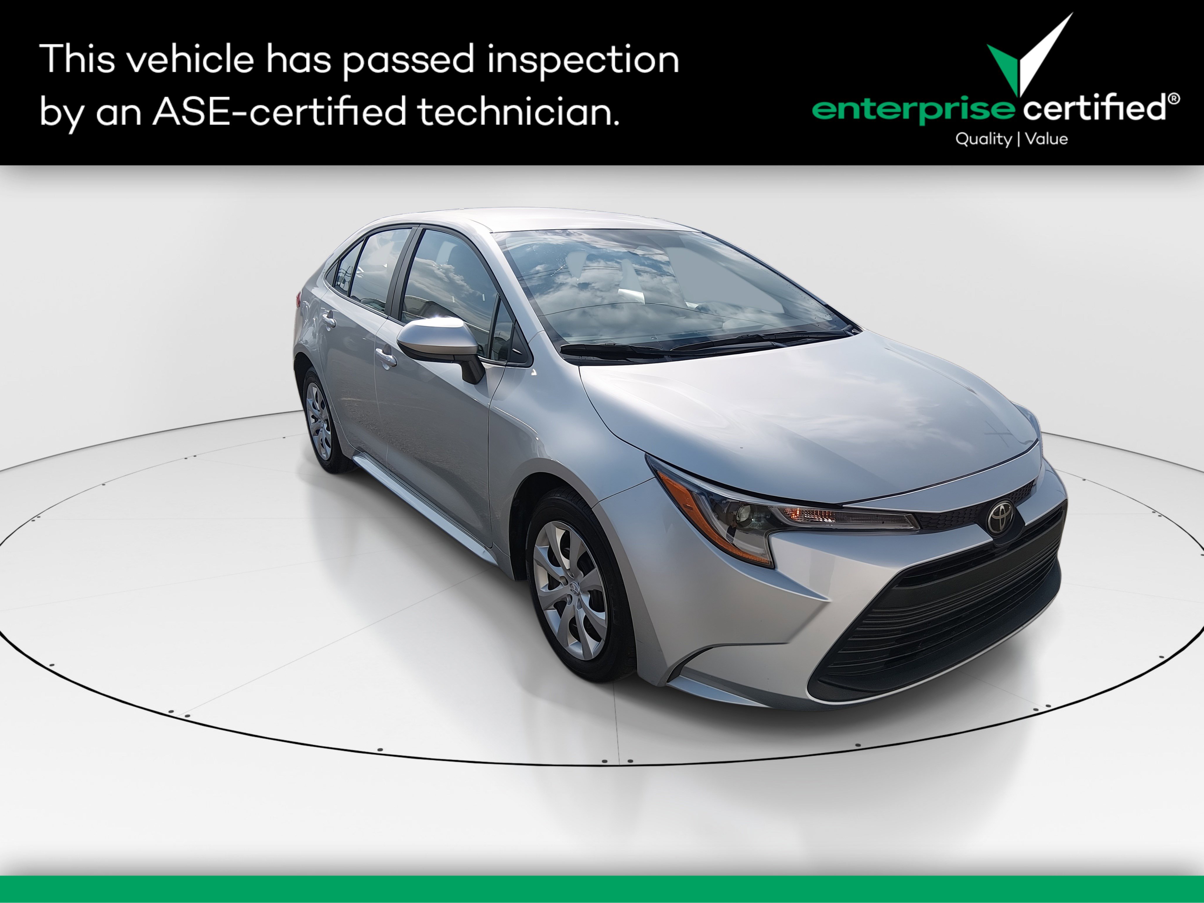 2024 Toyota Corolla LE's photo