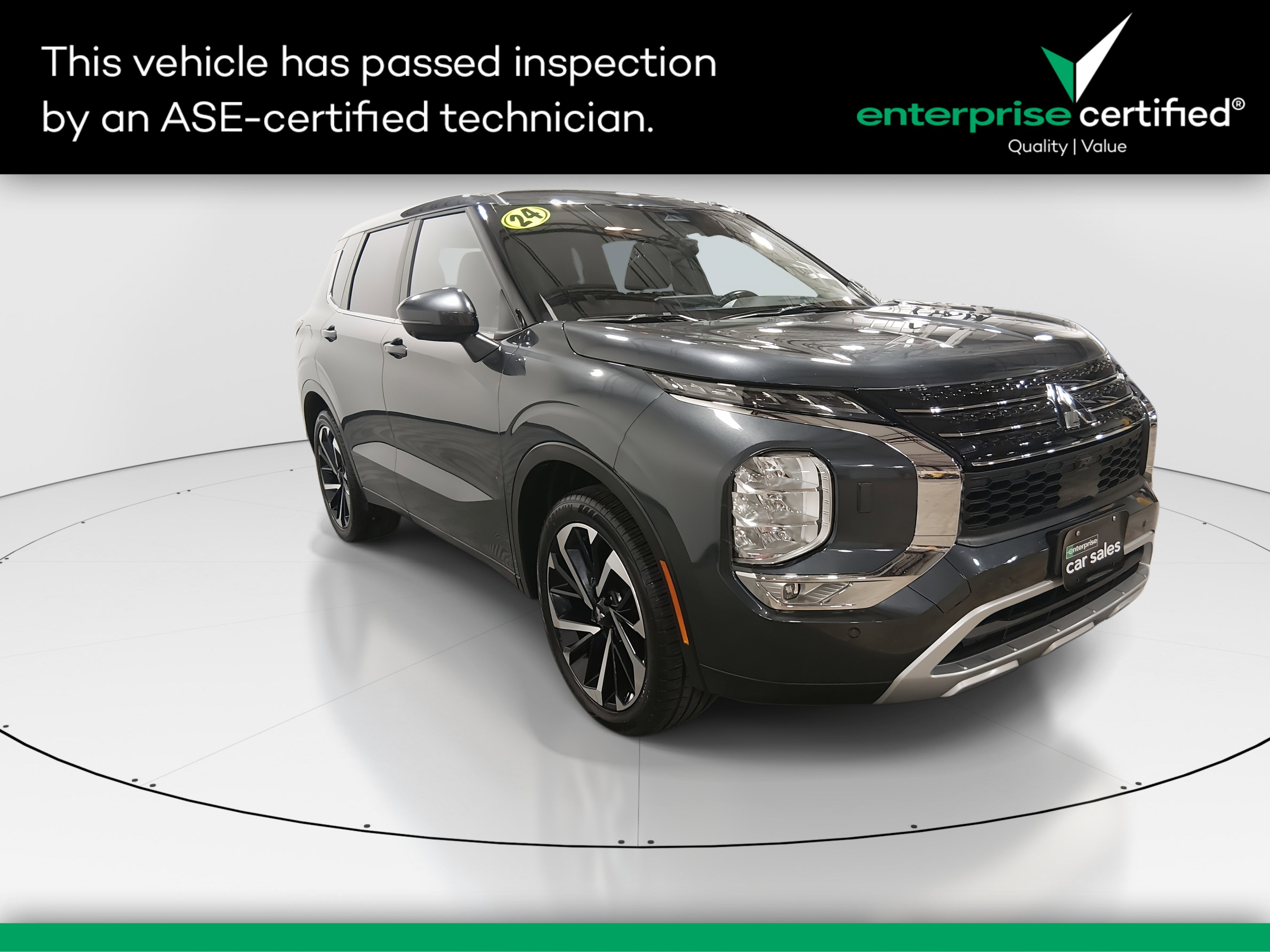 2024 Mitsubishi Outlander SE's photo