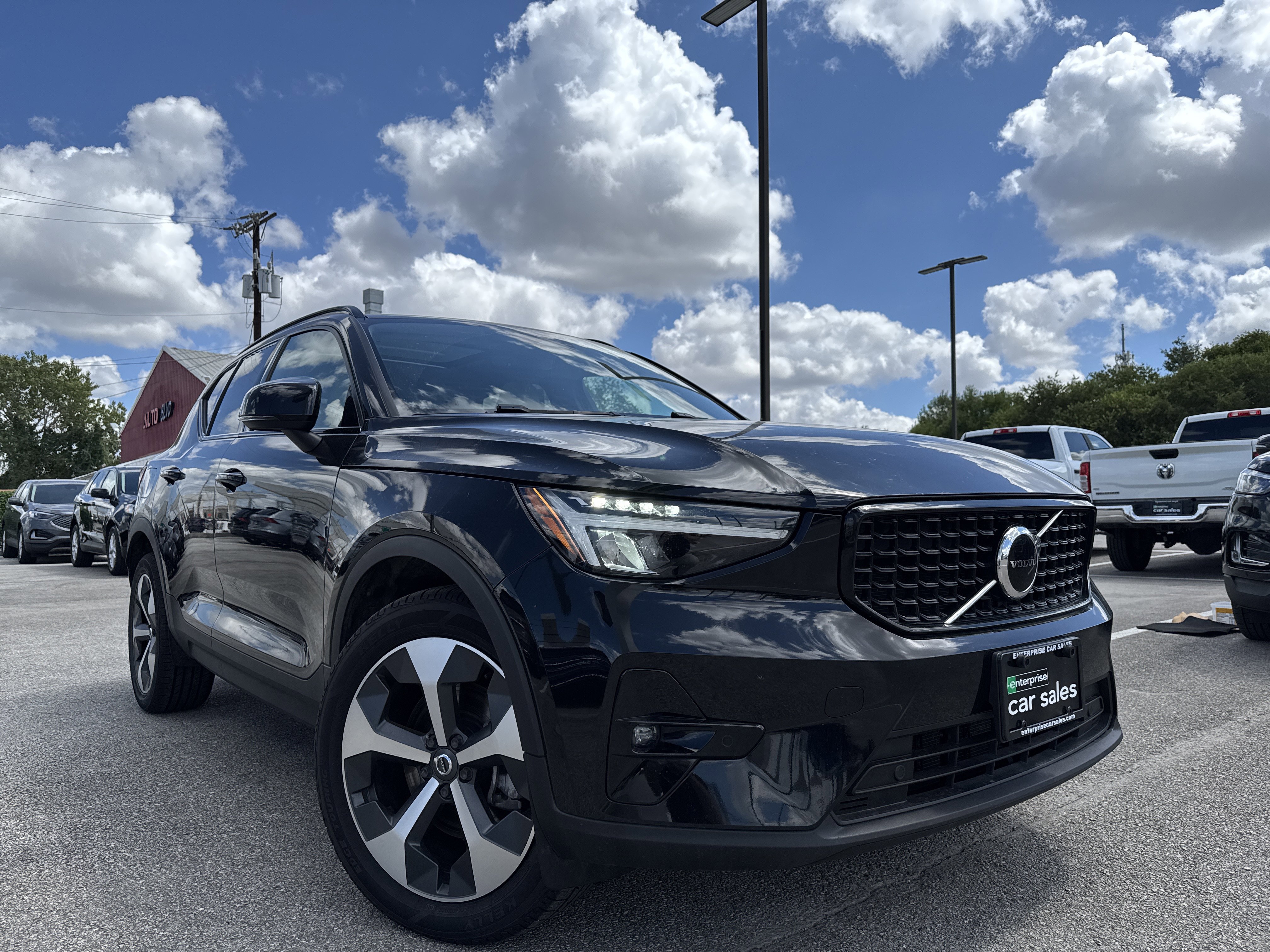 Used 2023 Volvo XC40 B5 AWD Plus Dark Theme