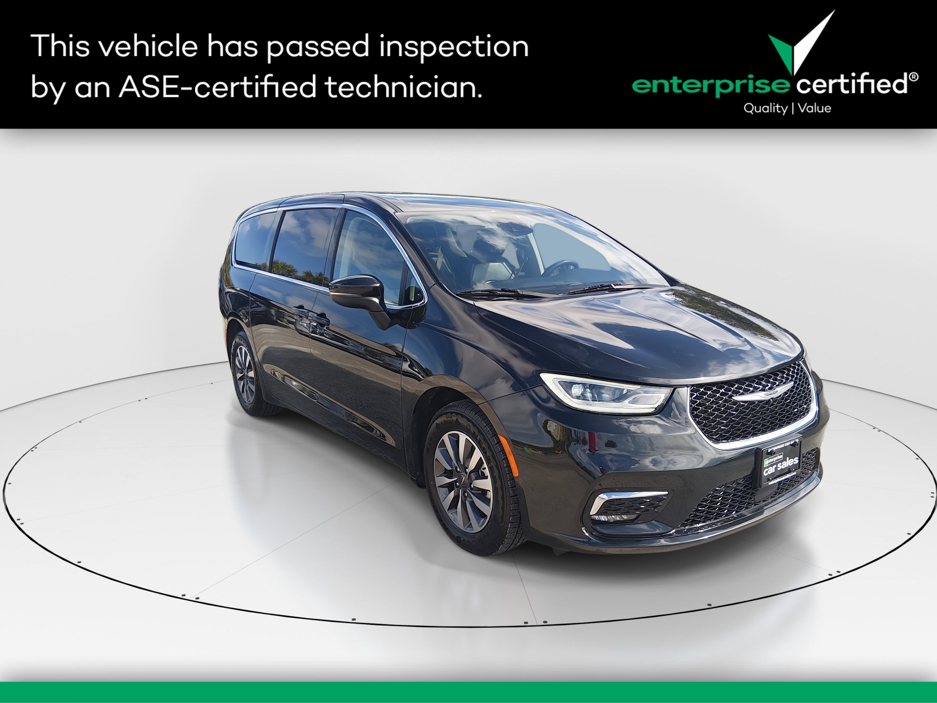 2023 Chrysler Pacifica Hybrid Touring L's photo