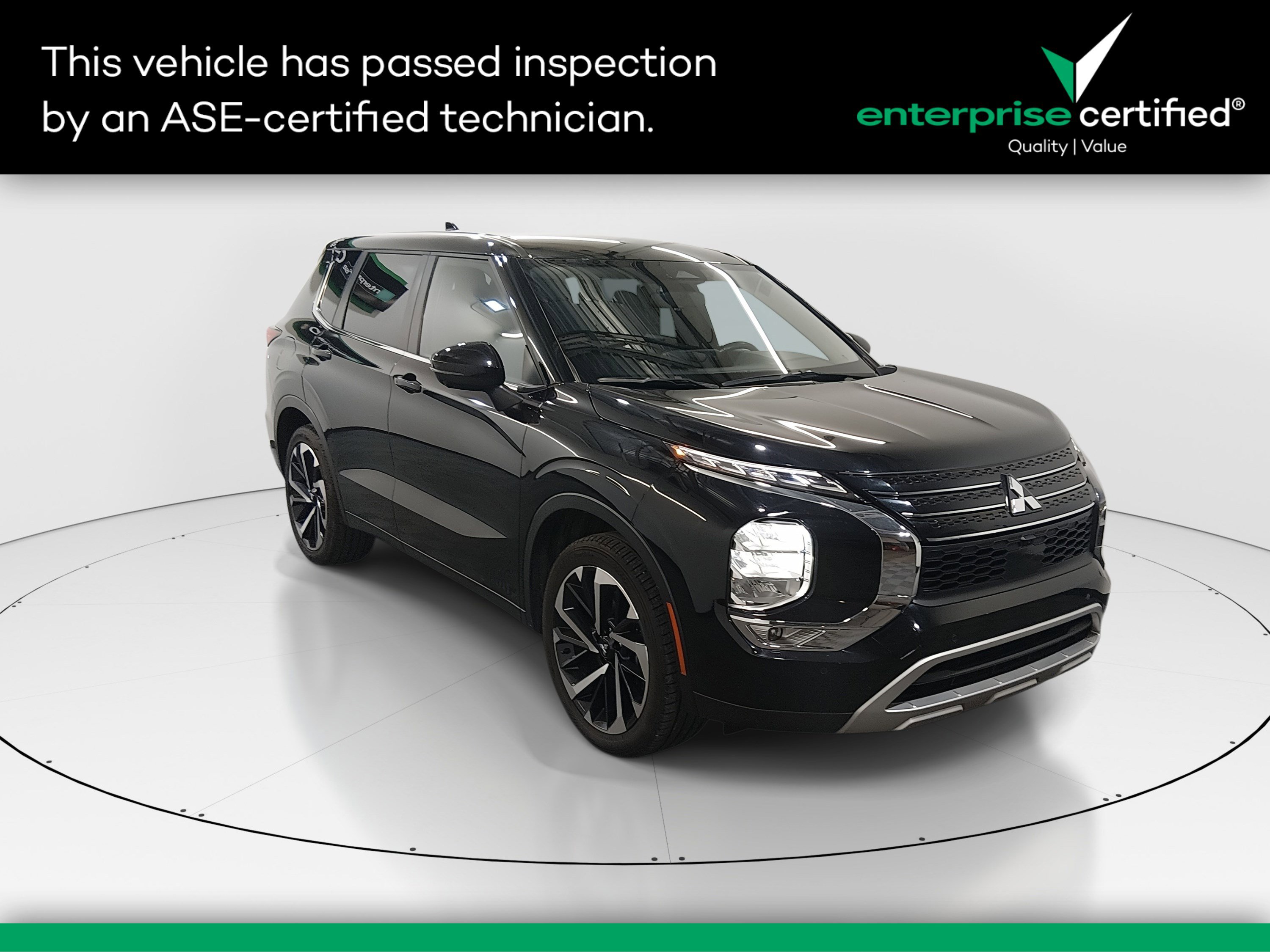 2024 Mitsubishi Outlander SE's photo