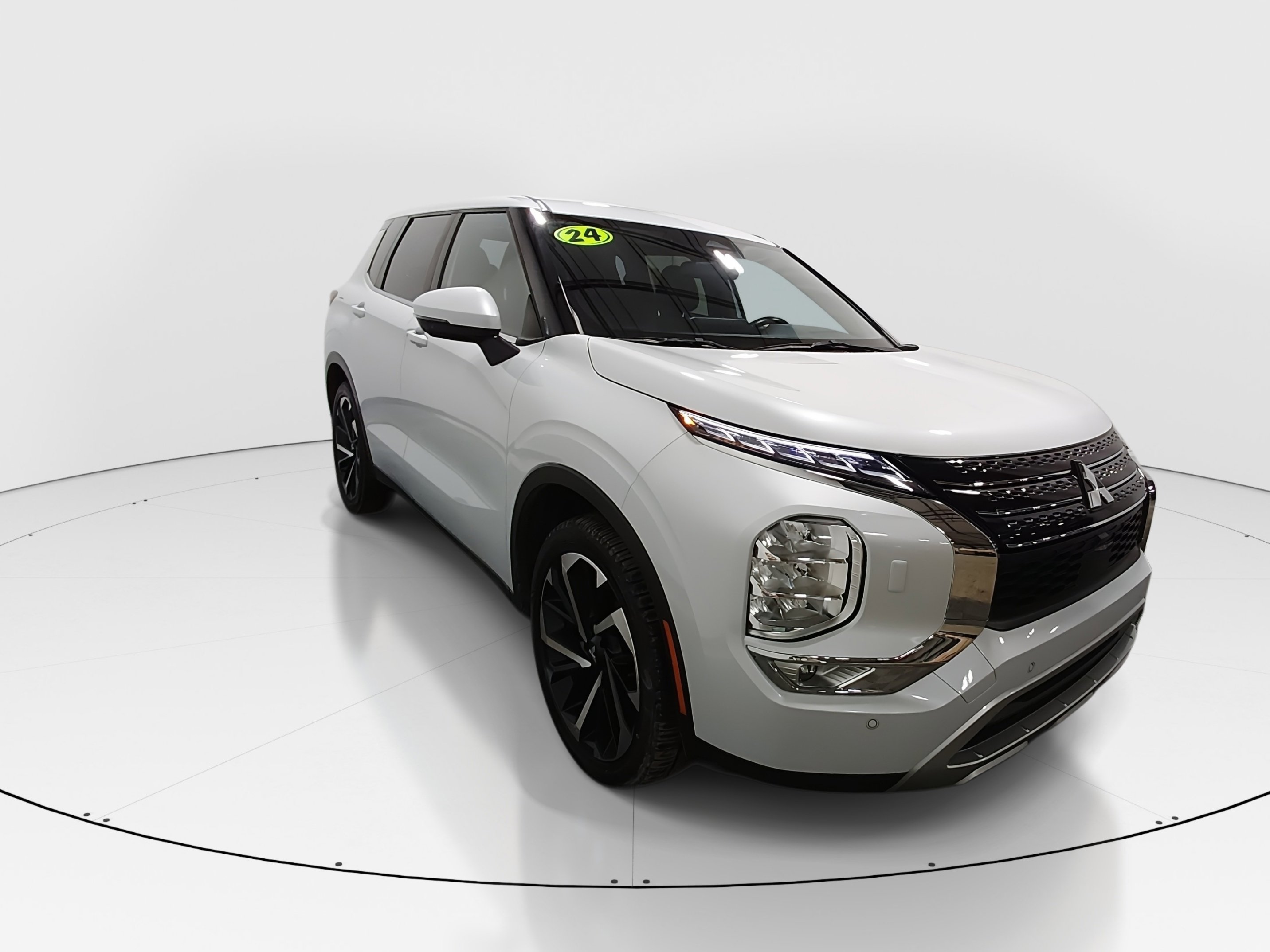 Used 2024 Mitsubishi Outlander SE S-AWC