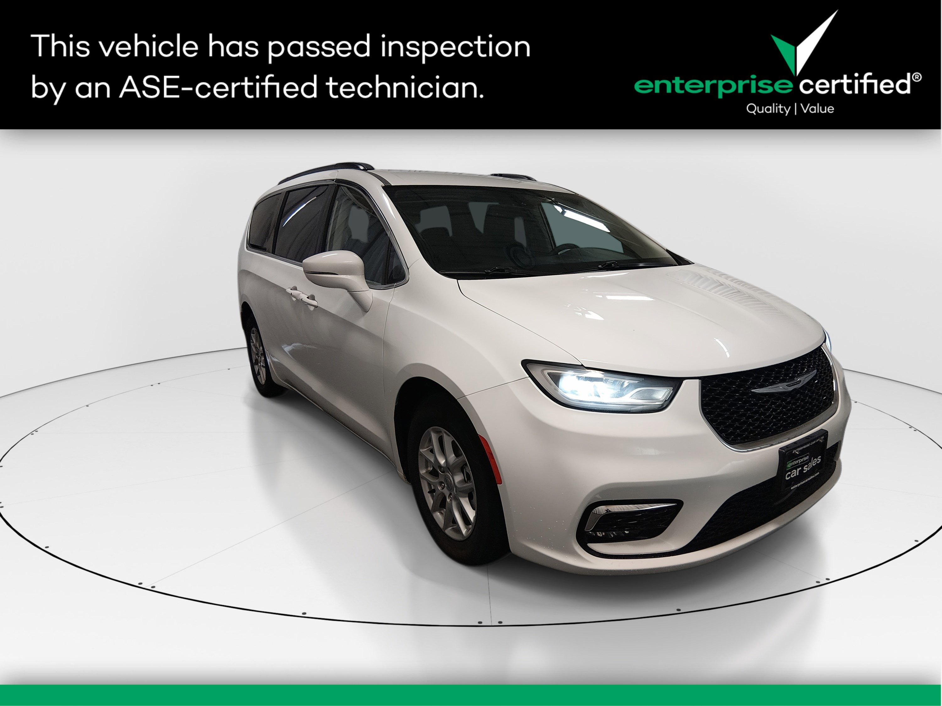 2022 Chrysler Pacifica Touring L's photo